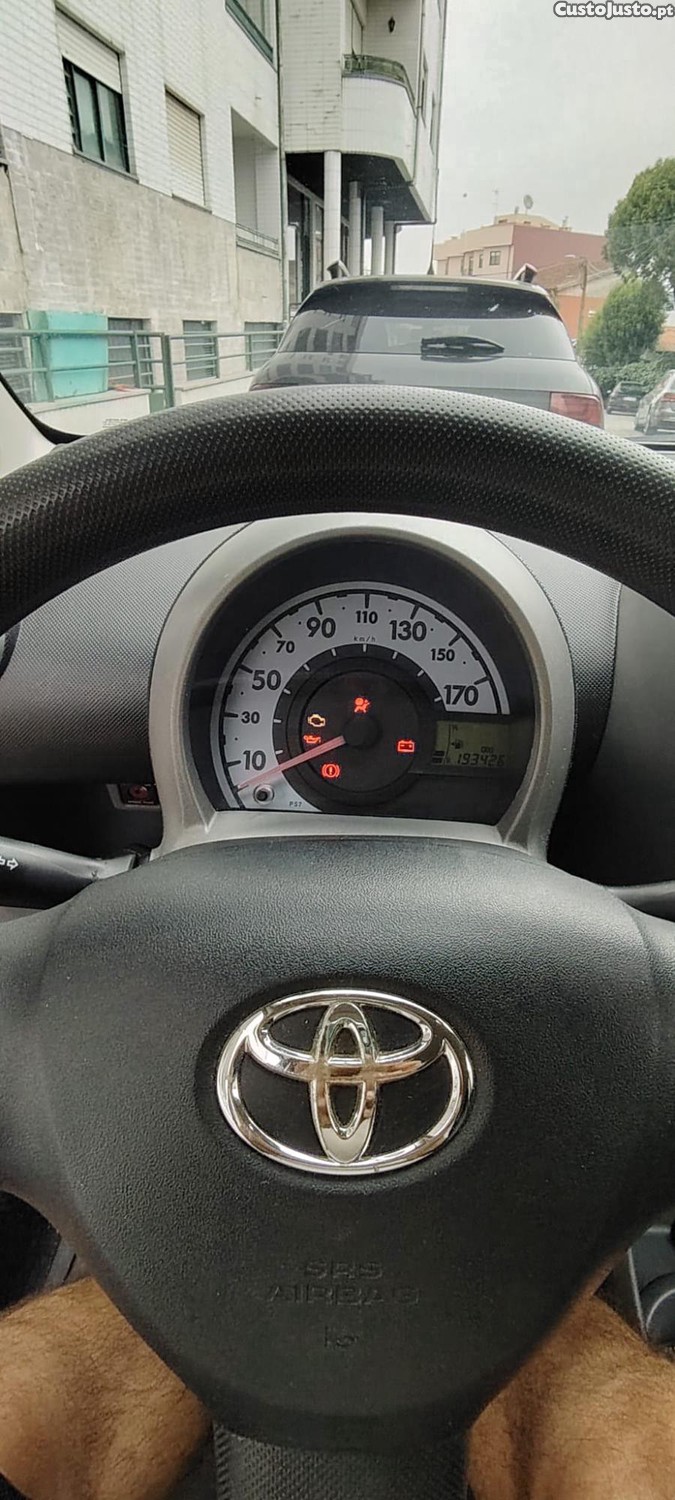 Toyota Aygo 1.o — fotografia 10