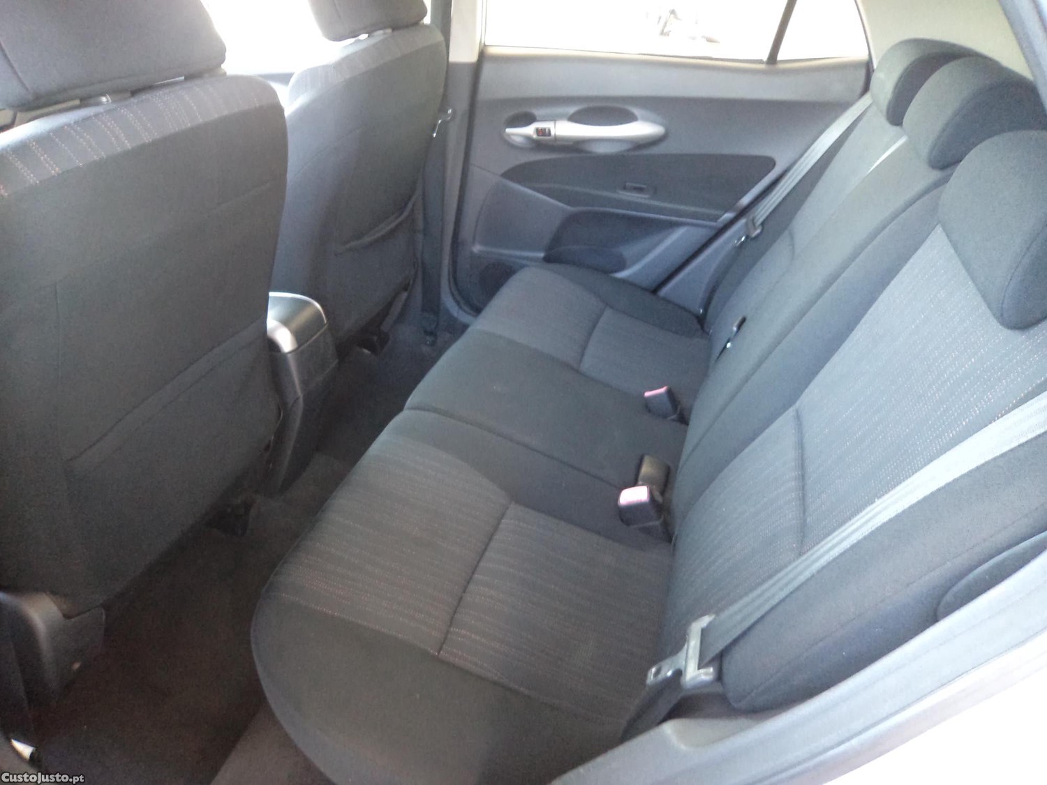 Toyota Auris 1.4 D-4D — fotografia 3