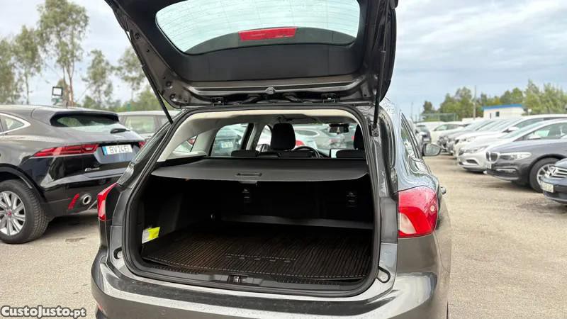 Ford Focus 1.5 TDCi EcoBlue Con — fotografia 13