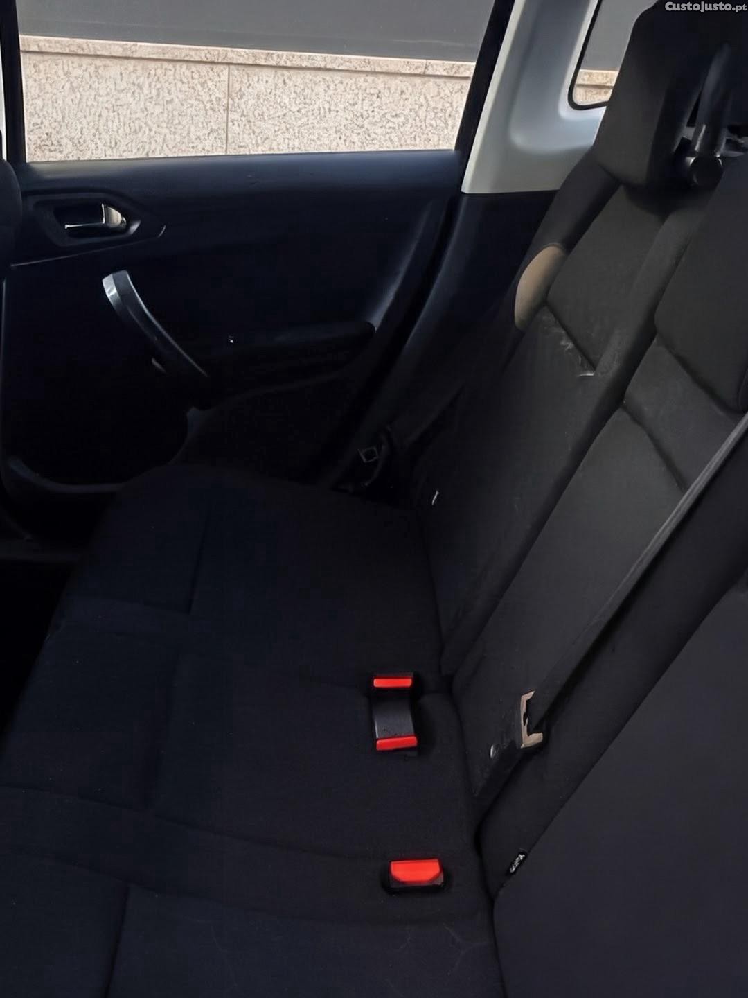 Peugeot 2008 1.6 HDI — photo 4