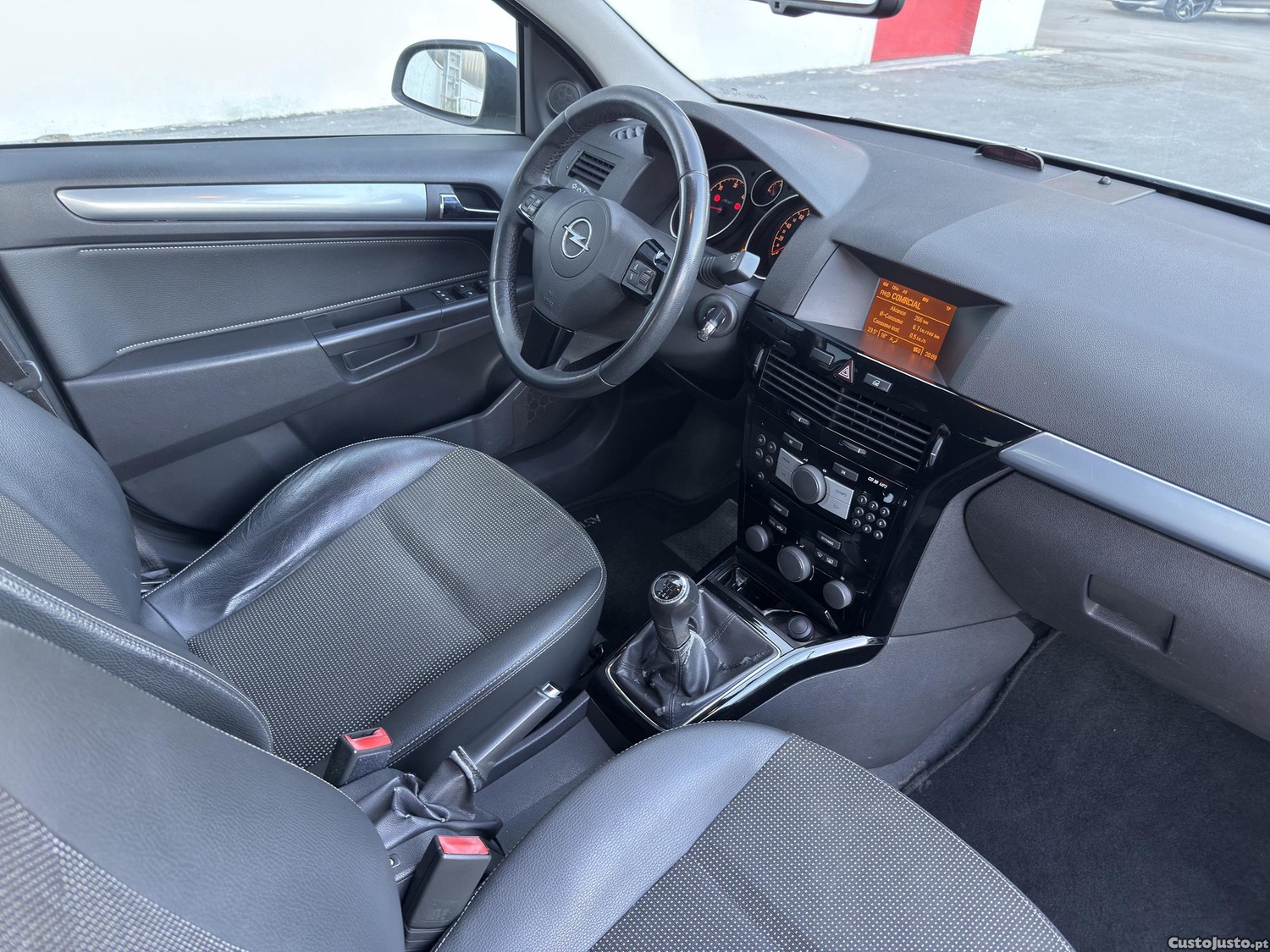 Opel Astra 1.7 CDTI — fotografia 3