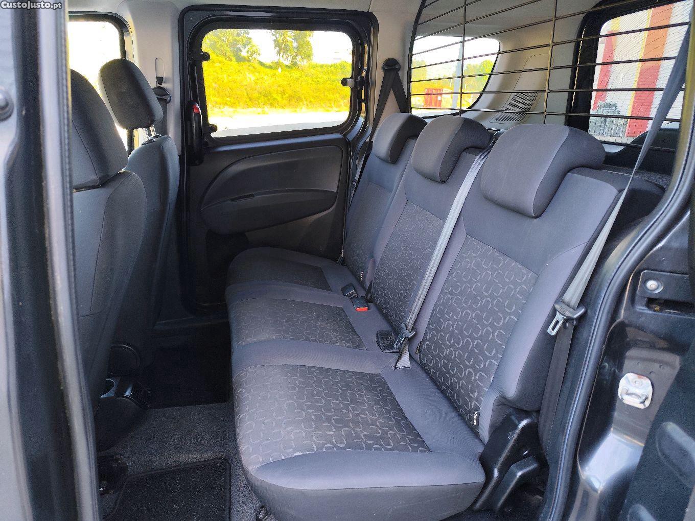 Fiat Doblo 1.3 MultiJet 5 Lugares — fotografia 3