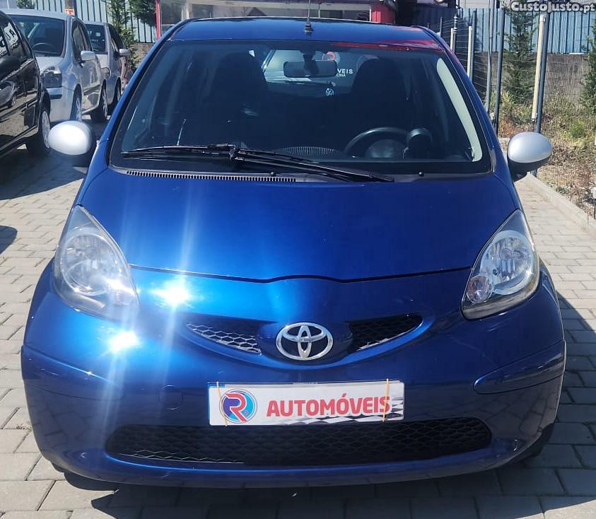Toyota Aygo 1.4 HDI — fotografia 9