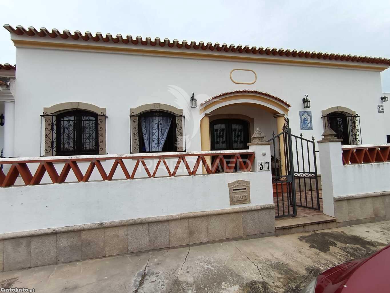 Moradia t3 com sótão aproveitado em santa eulália