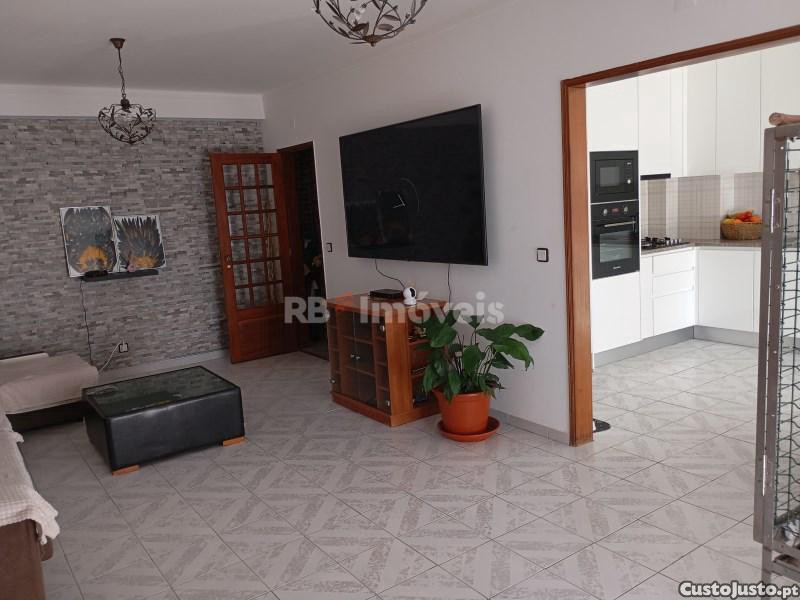 Apartamento T3 Em Prédio Com Elevador, Em Fátima.