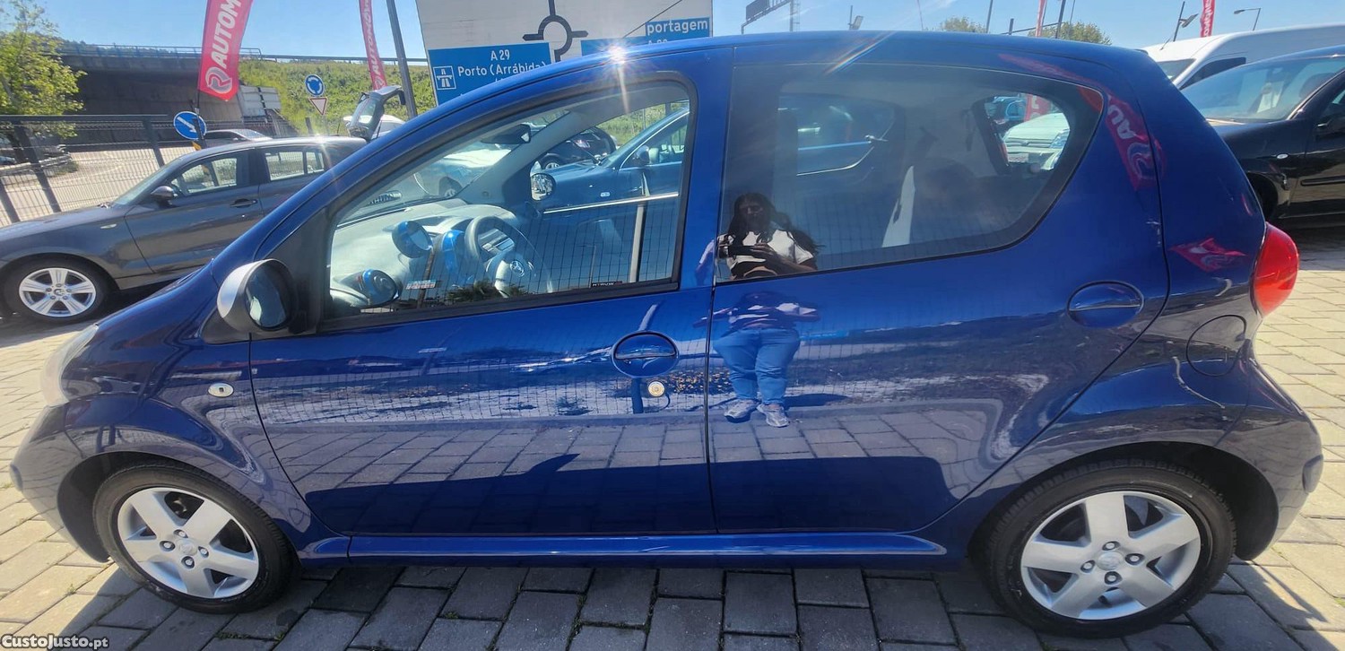 Toyota Aygo 1.4 HDI — fotografia 7