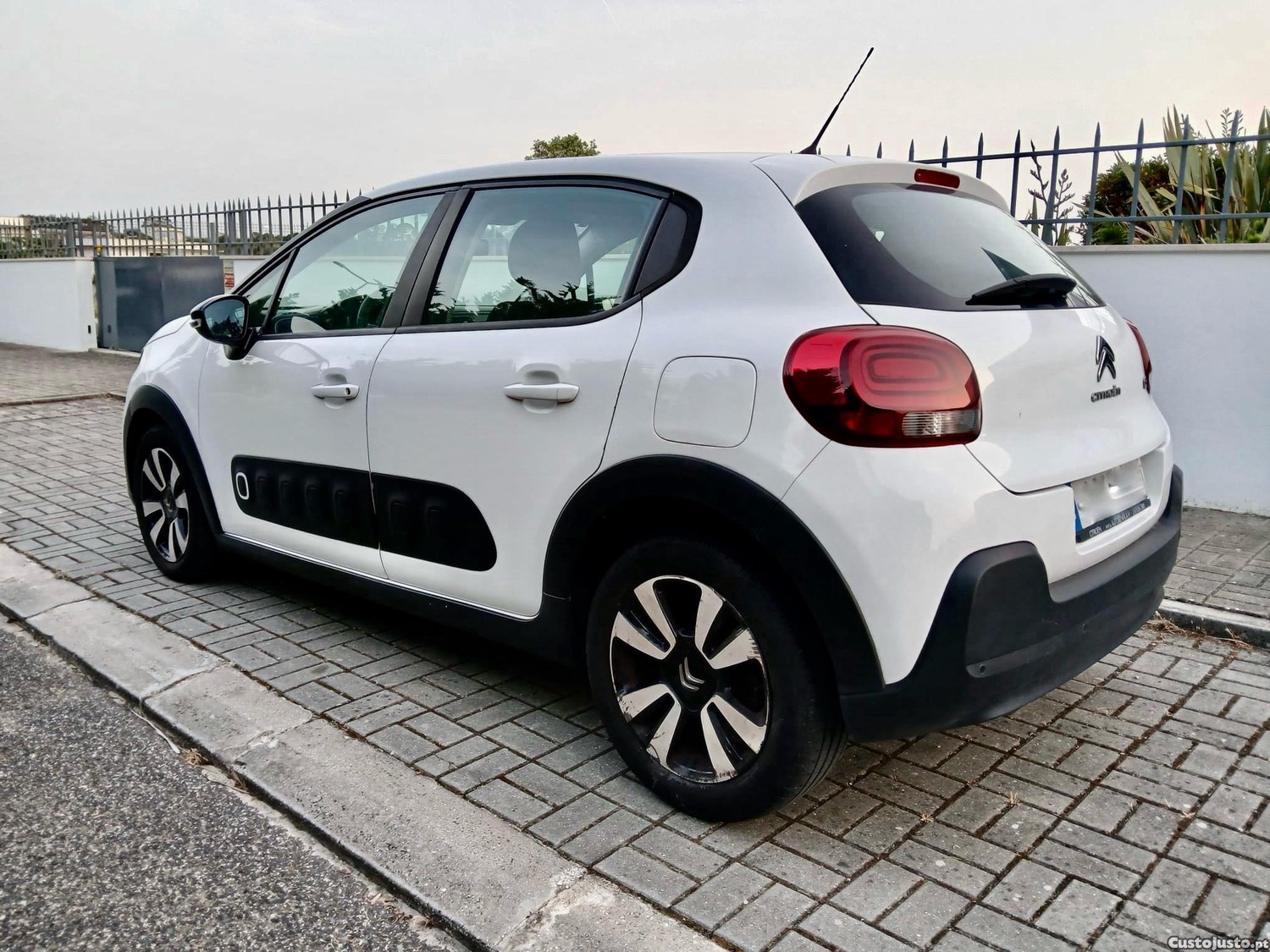 Citroën C3 1.5 BLUEHDi 102 FEEL AC - 20 — photo 3