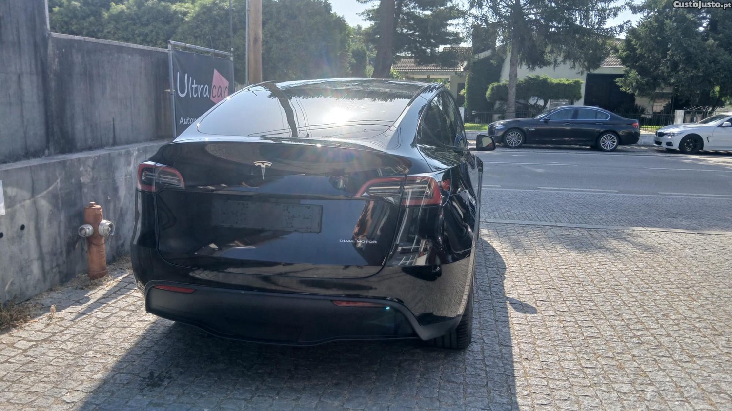 Tesla Model Y Long Range Dual Motor — fotografia 5