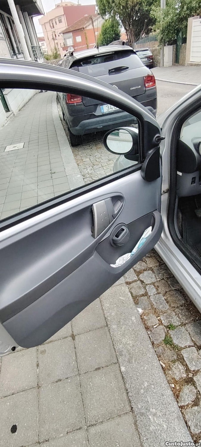 Toyota Aygo 1.o — fotografia 9