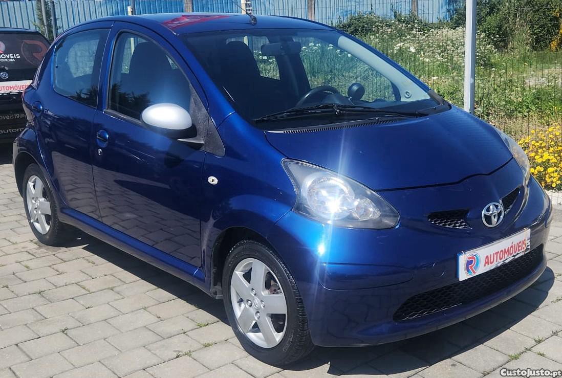 Toyota Aygo 1.4 HDI — fotografia 12