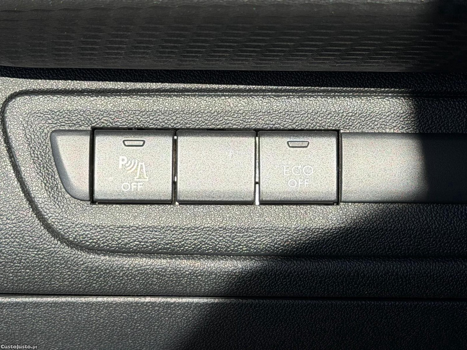 Peugeot 208 1.2 PureTech Signature — fotografia 8