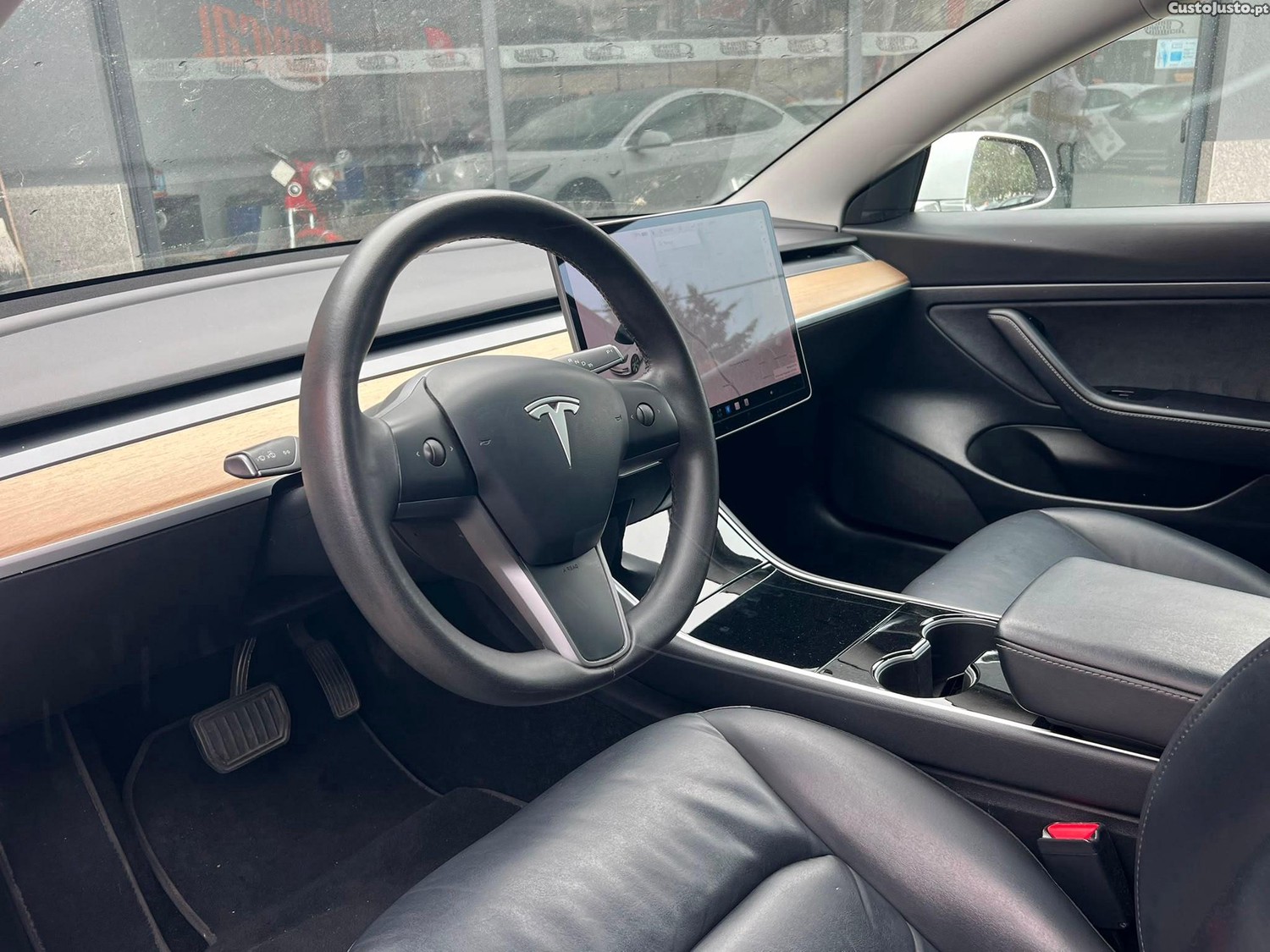 Tesla Model 3 Standard RWD Plus — fotografia 8