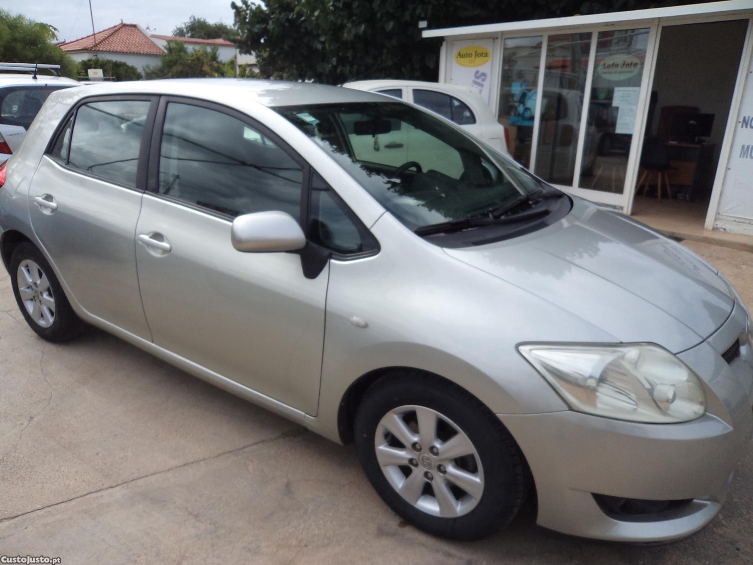 Toyota Auris 1.4 D-4D — fotografia 9