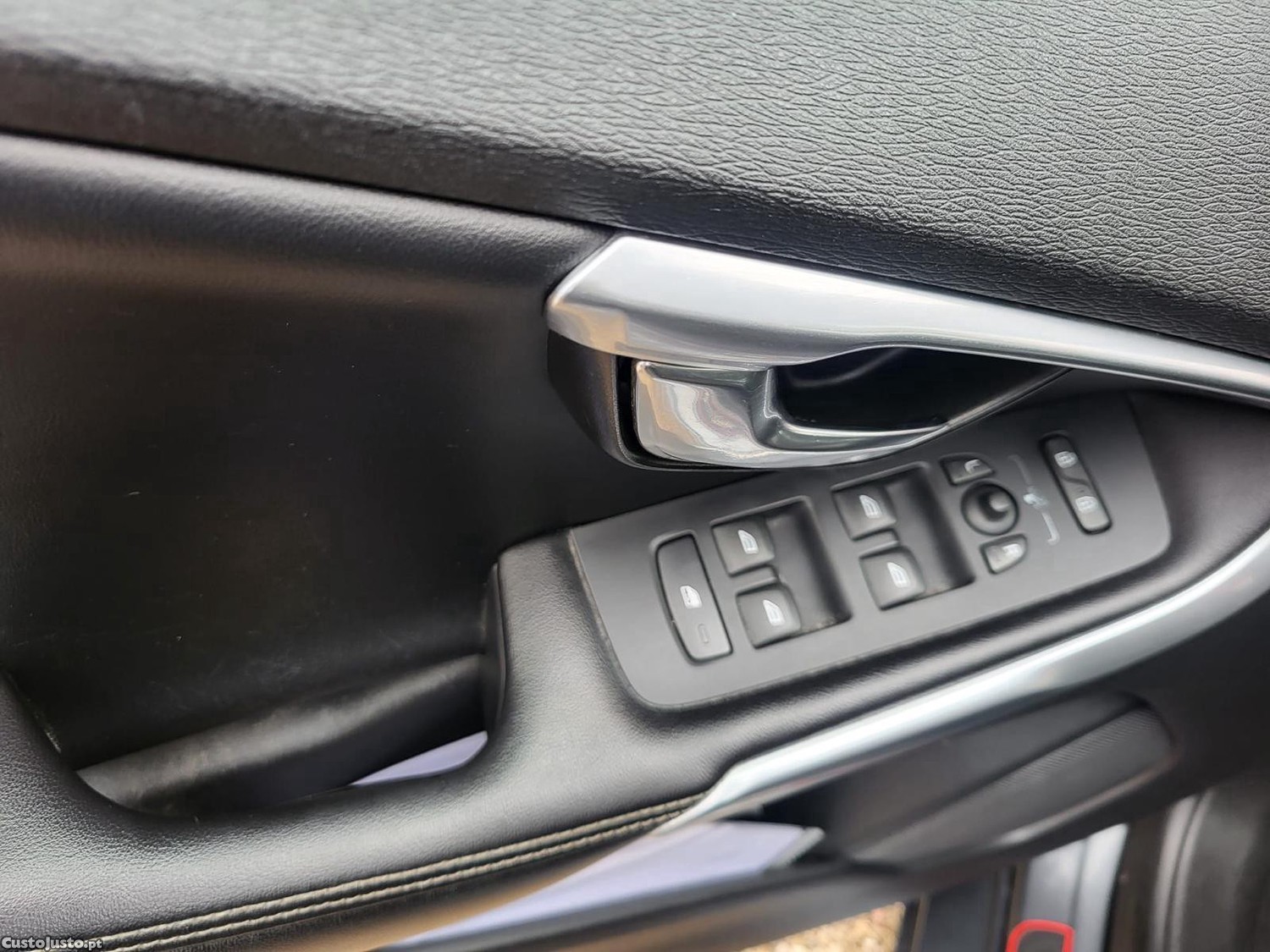 Volvo V40 R design — photo 4