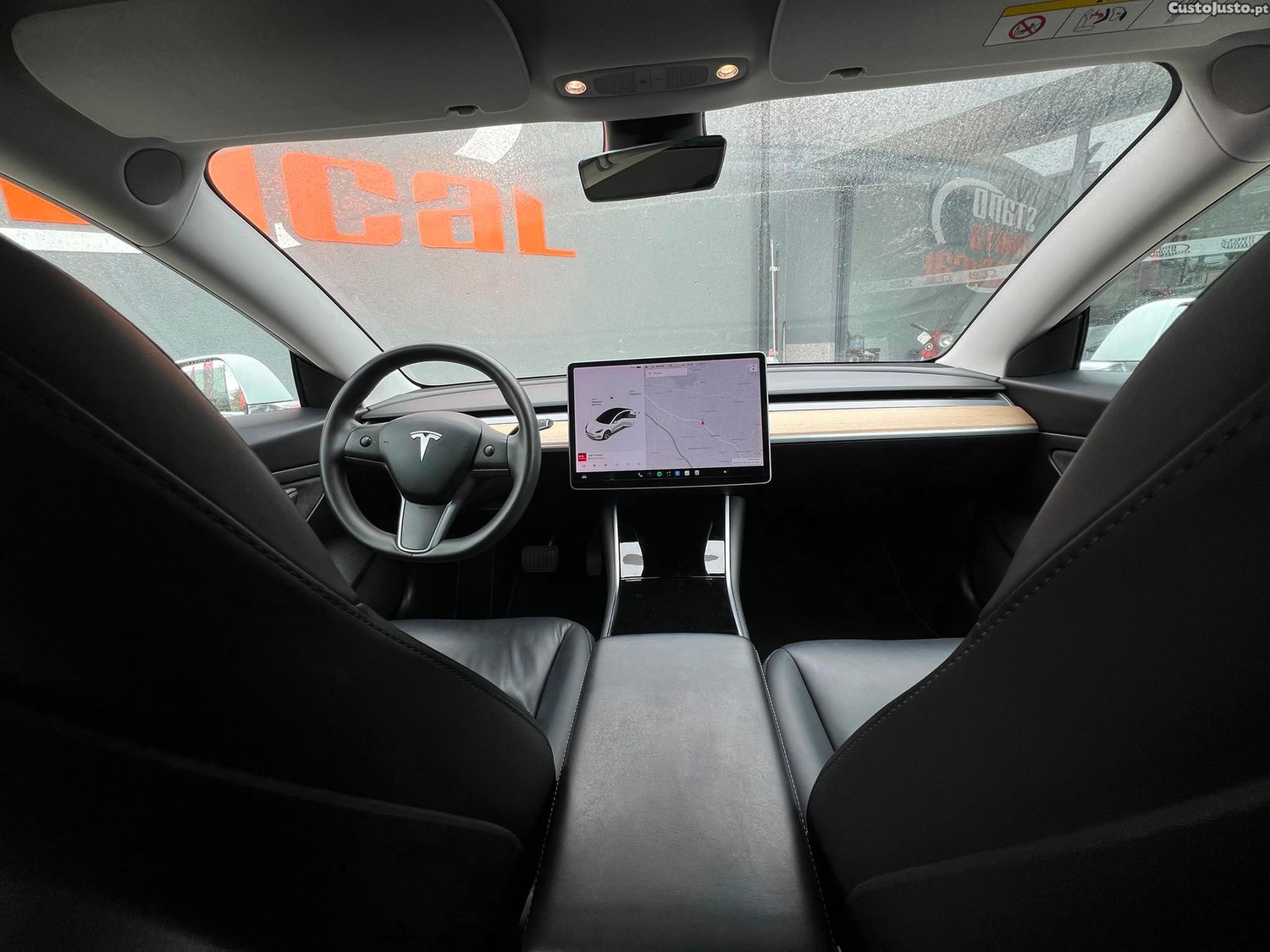 Tesla Model 3 Standard RWD Plus — fotografia 2