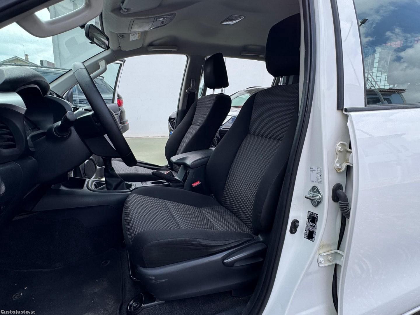Toyota Hilux 2.4 D-4D 4x4 CD CM 5Lug 150cv — fotografia 14