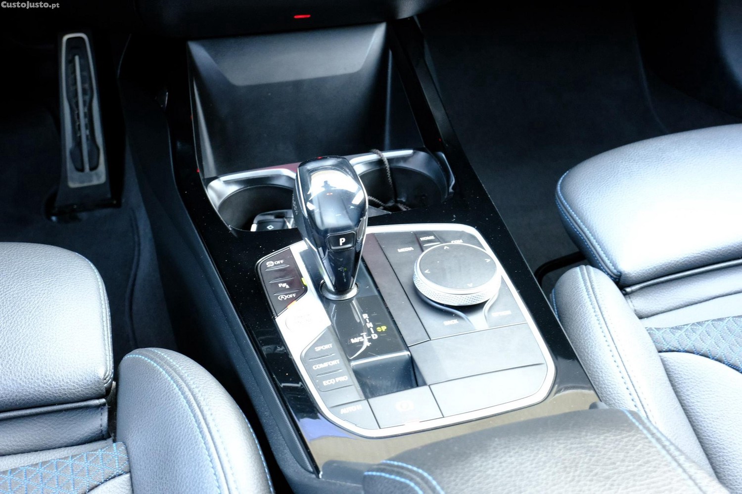 BMW 118 i Pack Desportivo M Auto — fotografia 8