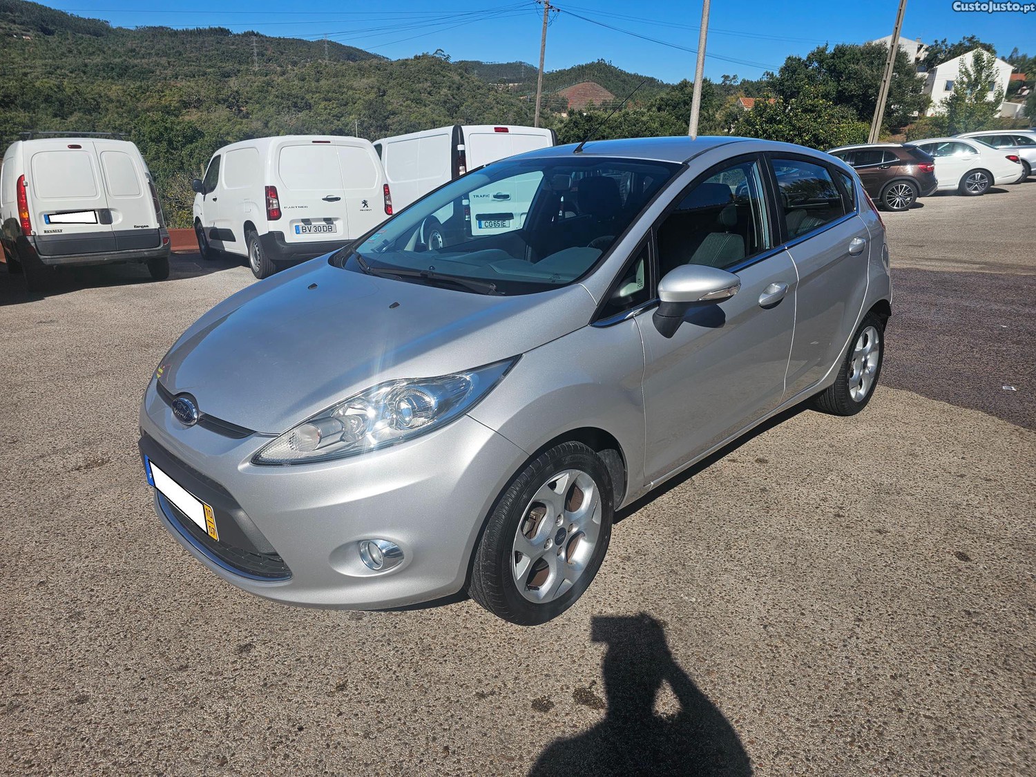Ford Fiesta 1.2 — photo 2