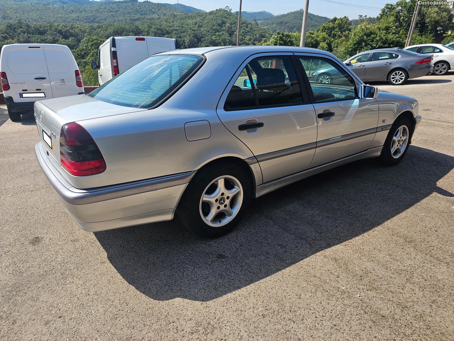 Mercedes-Benz C 220 CDI CLASSIC — fotografia 8