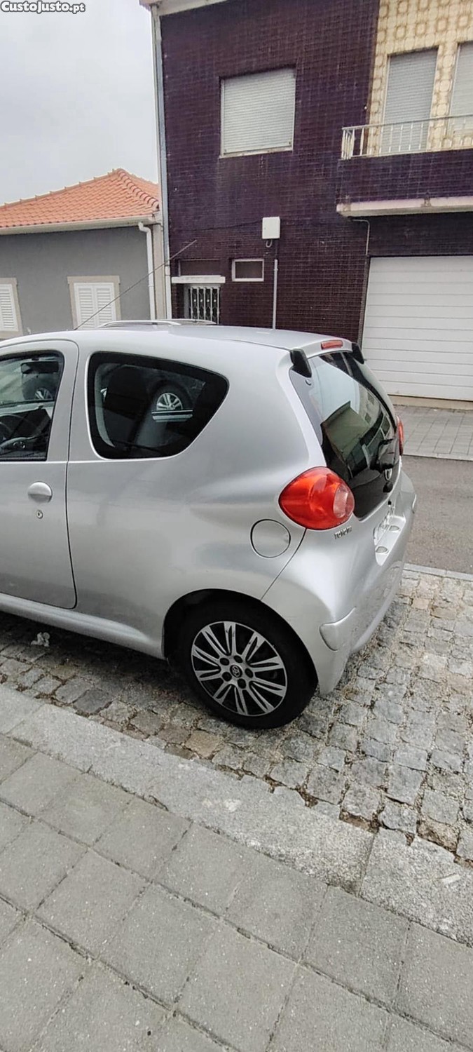 Toyota Aygo 1.o — fotografia 8