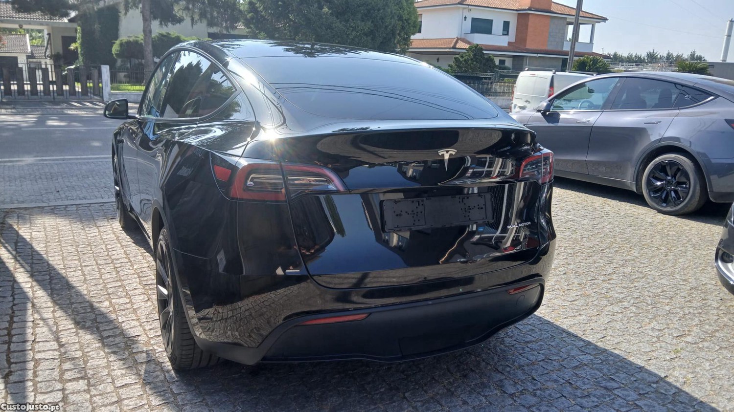 Tesla Model Y Long Range Dual Motor — fotografia 6