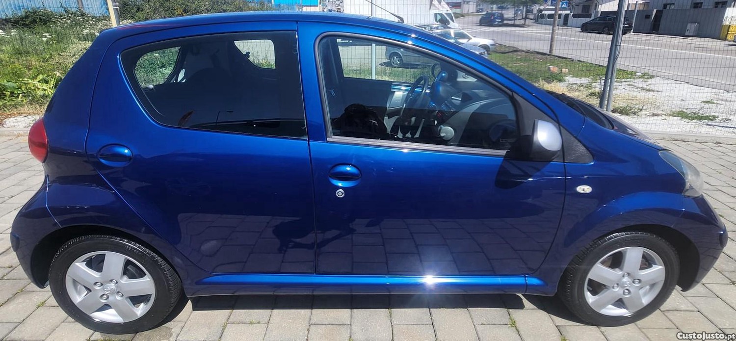 Toyota Aygo 1.4 HDI — fotografia 6