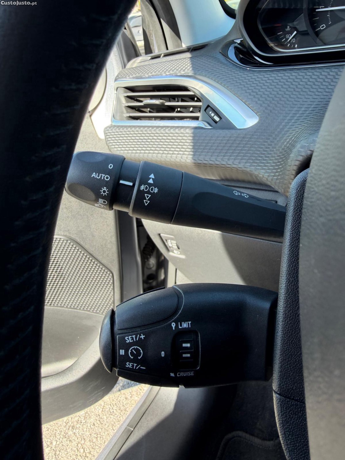Peugeot 208 1.2 PureTech Signature — fotografia 7