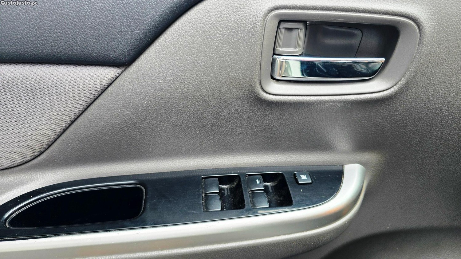 Mitsubishi L200 2.4 DI-D CD Intense Sportbox Strakar 4WD — fotografia 15