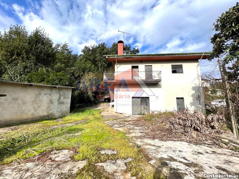 Moradia Isolada, Com Bastante Terreno, Junto Ao...