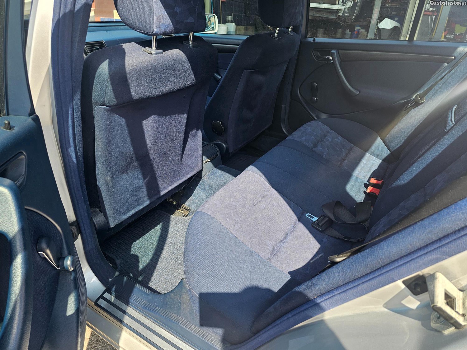 Mercedes-Benz C 220 CDI CLASSIC — fotografia 4