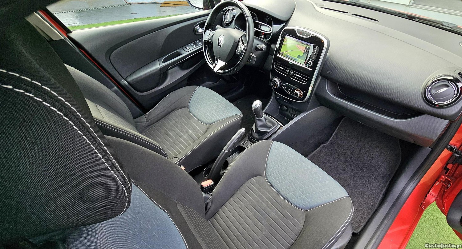 Renault Clio Sport Tourer 0.9 TCe Limited — fotografia 5