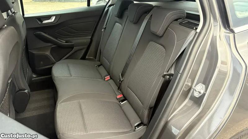 Ford Focus 1.5 TDCi EcoBlue Con — fotografia 2
