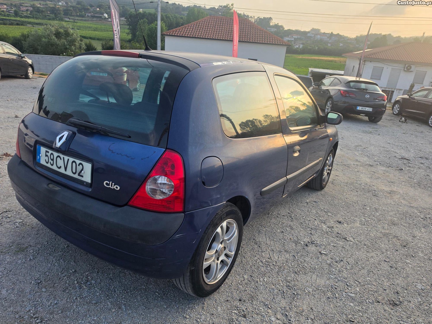 Renault Clio 1.2 16V139000km — fotografia 12