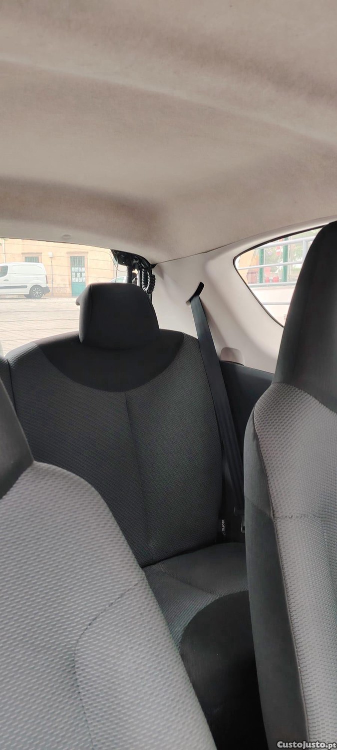 Toyota Aygo 1.o — fotografia 4