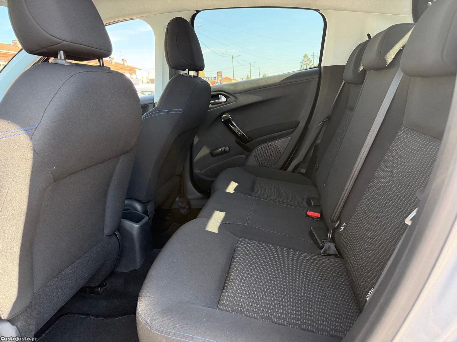 Peugeot 208 1.2 PureTech Signature — fotografia 16