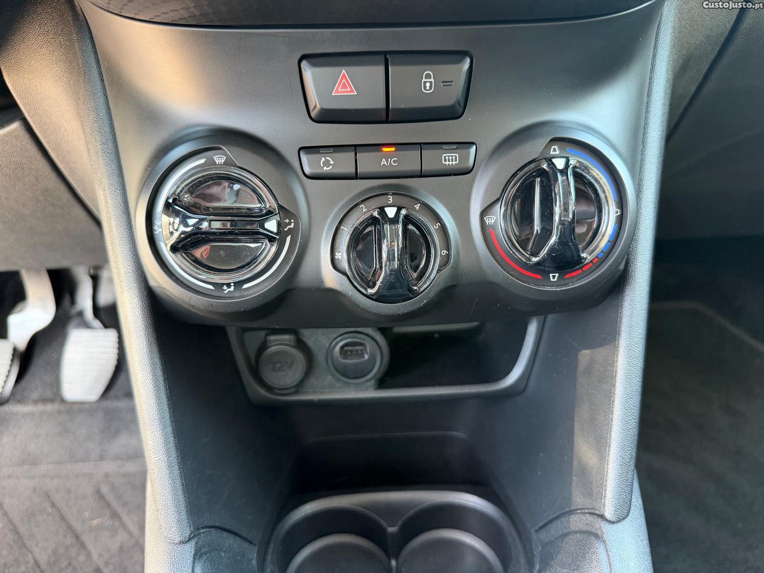 Peugeot 208 1.2 PureTech Signature — fotografia 3
