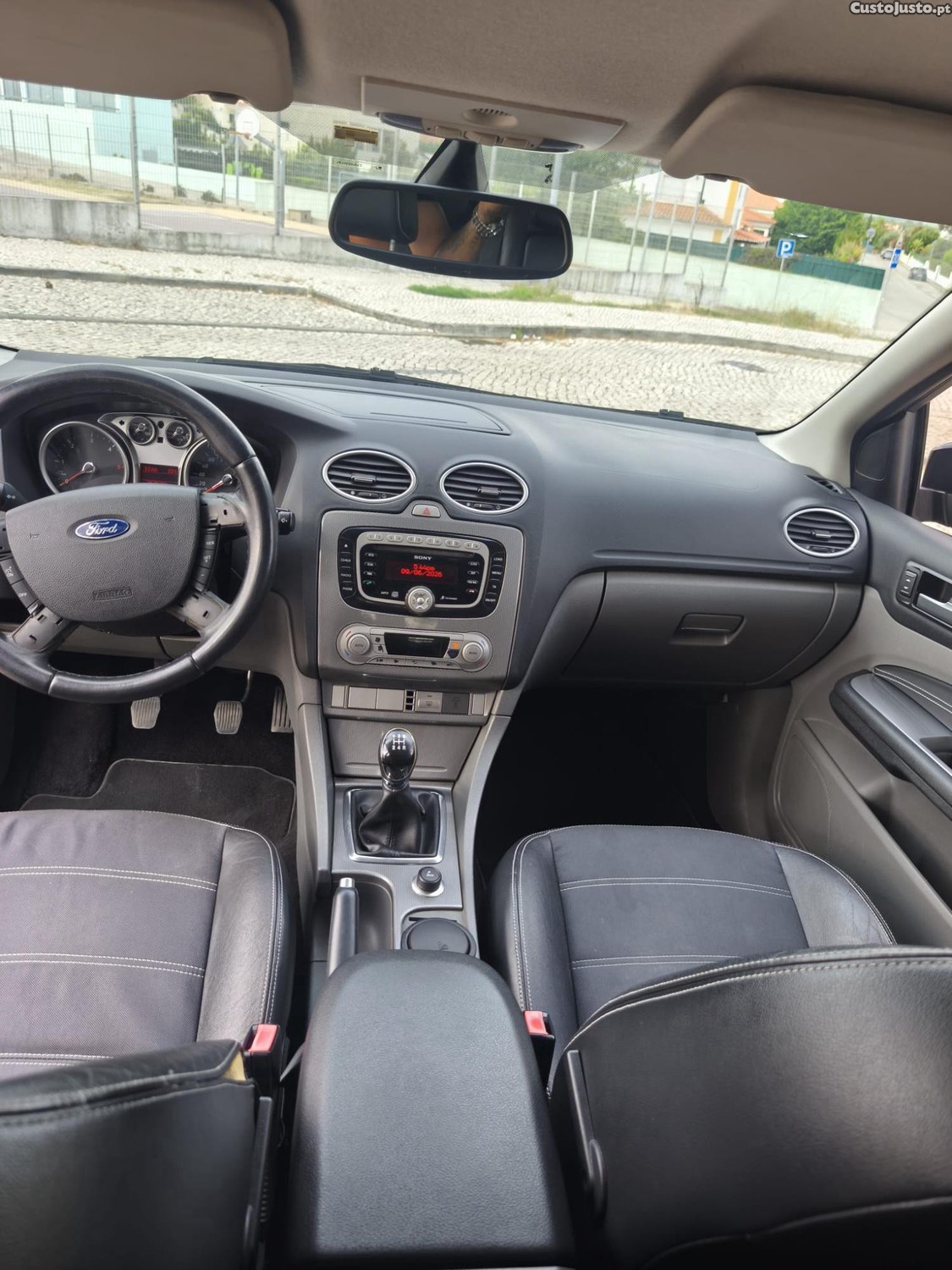 Ford Focus 1.6 — fotografia 4
