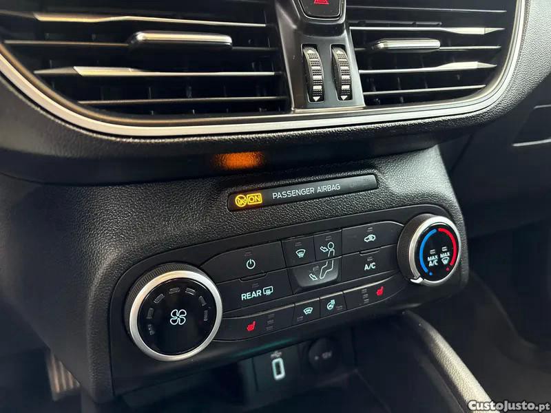 Ford Focus 1.5 TDCi EcoBlue Con — fotografia 6