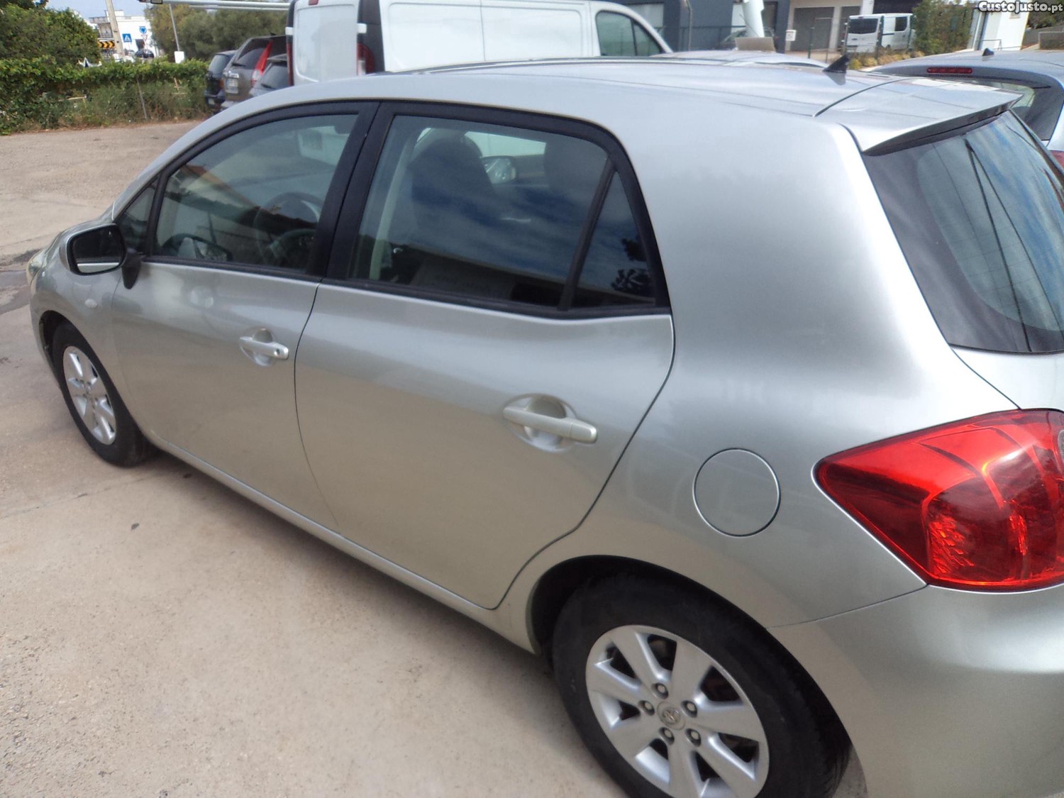 Toyota Auris 1.4 D-4D — fotografia 7