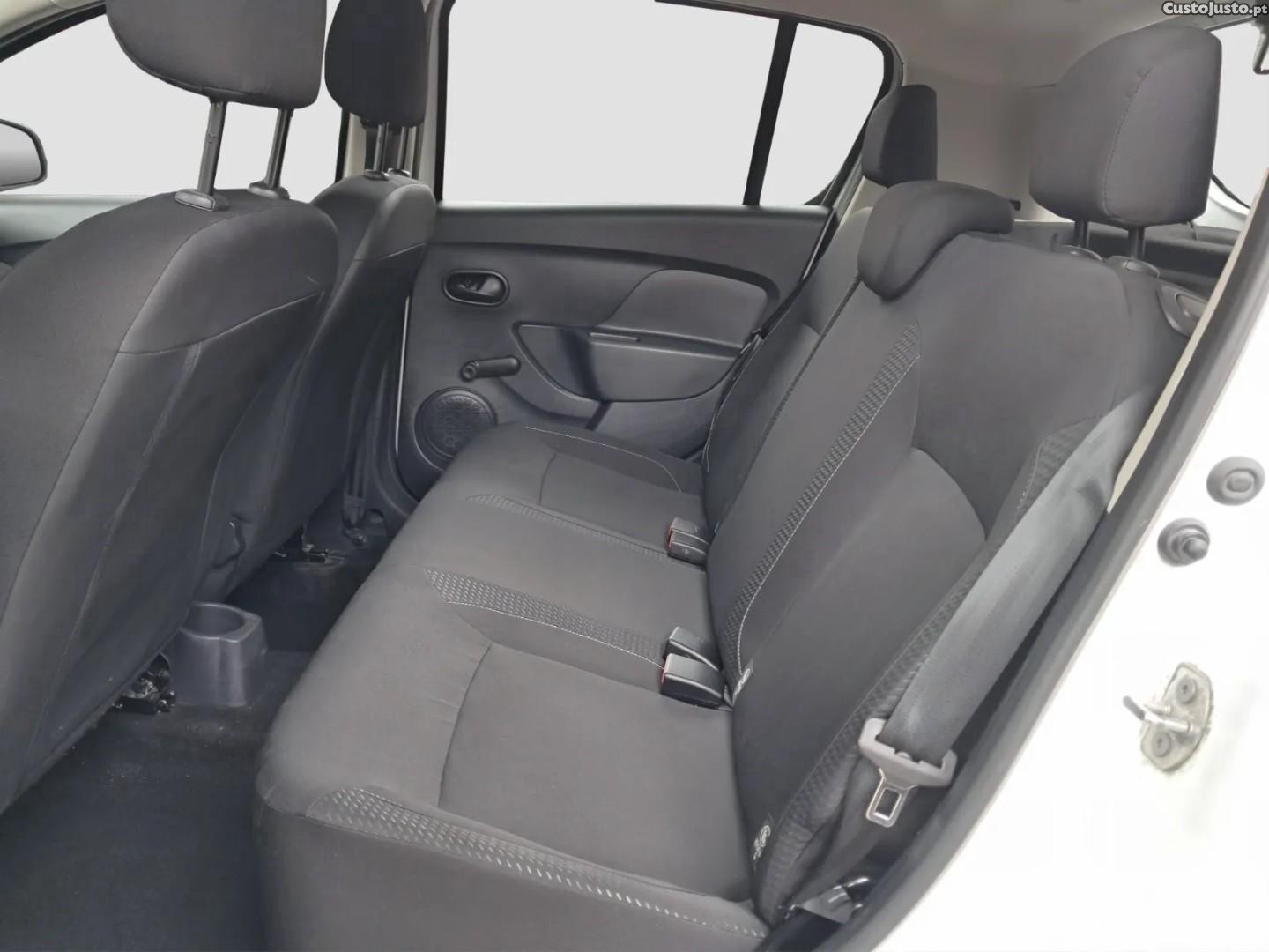 Dacia Sandero 1.0 Ambiance — fotografia 3