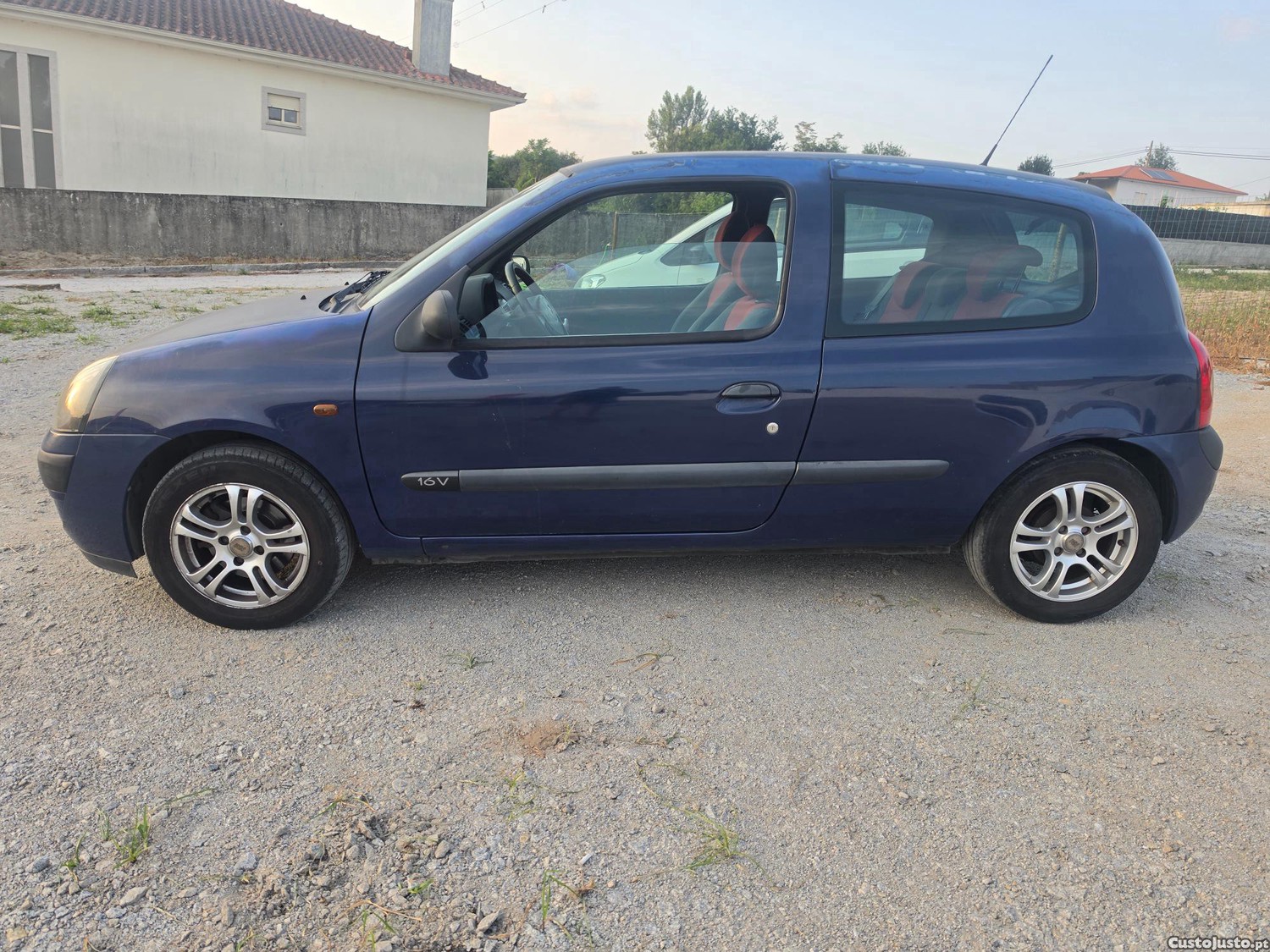 Renault Clio 1.2 16V139000km — fotografia 13