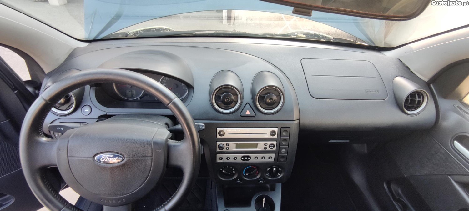 Ford Fiesta 1.2 — fotografia 8