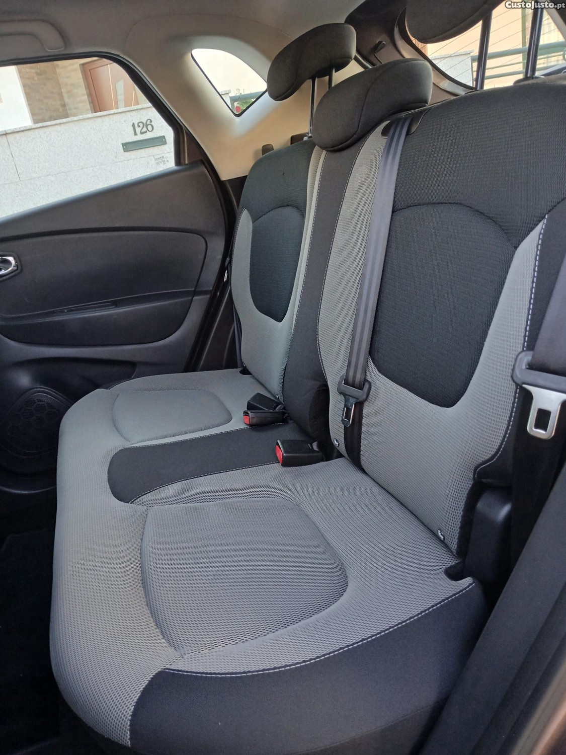 Renault Captur 0.9TCE FAMILIAR C/NOVO IMPECAVEL — fotografia 4