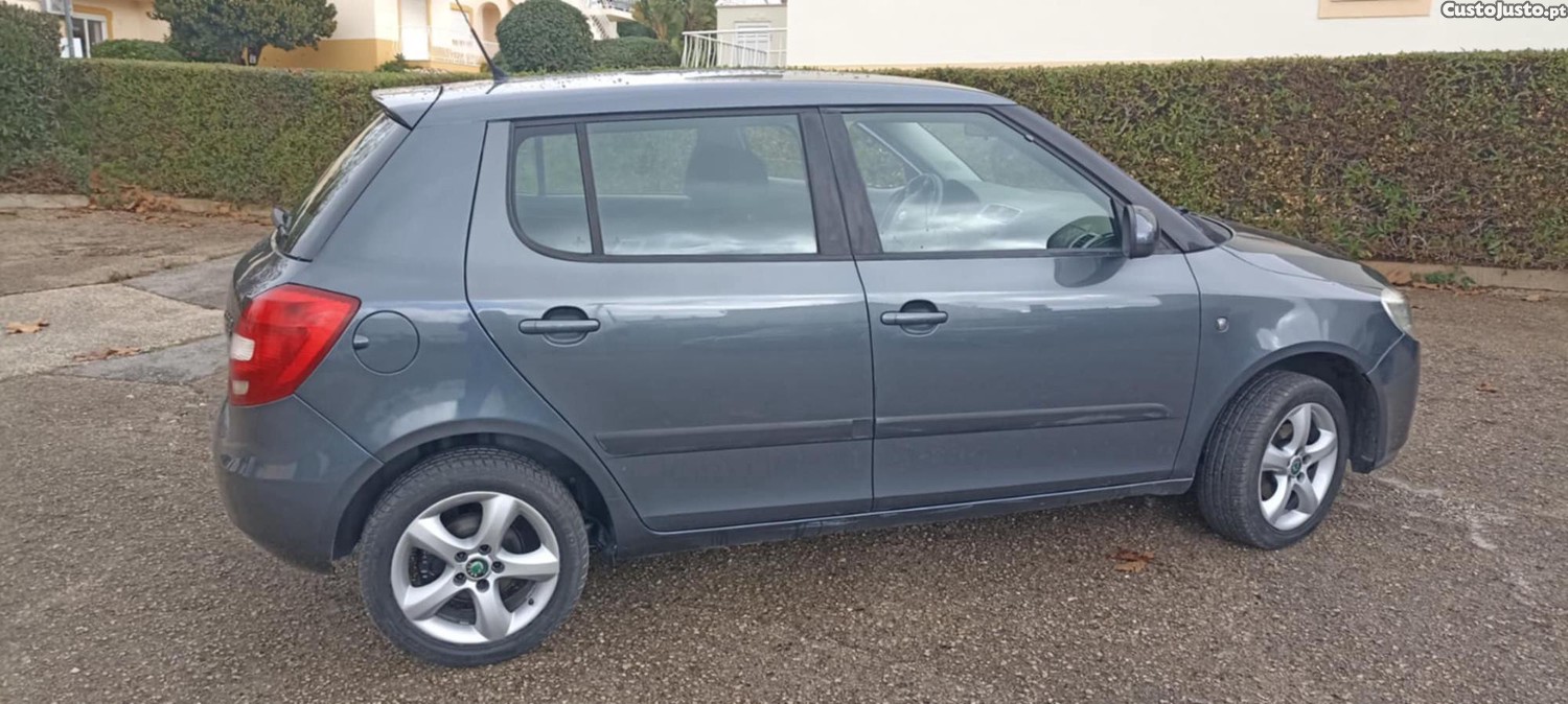 Skoda Fabia 1.4 Diesel-literalmente Impecável! Só 141250kms — fotografia 11