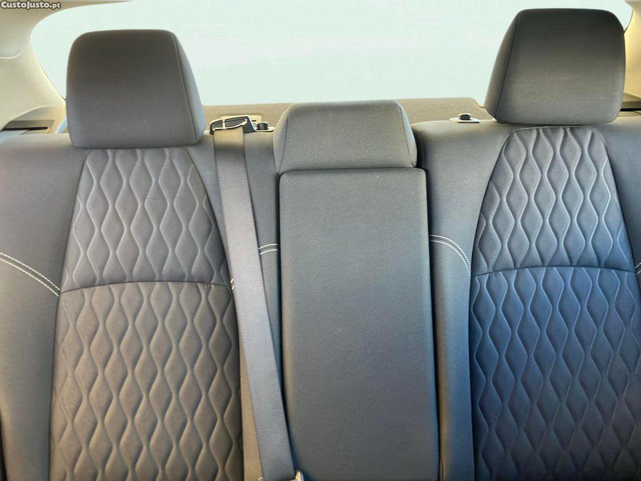 Toyota Corolla 1.5 VVT COMFORT — fotografia 4