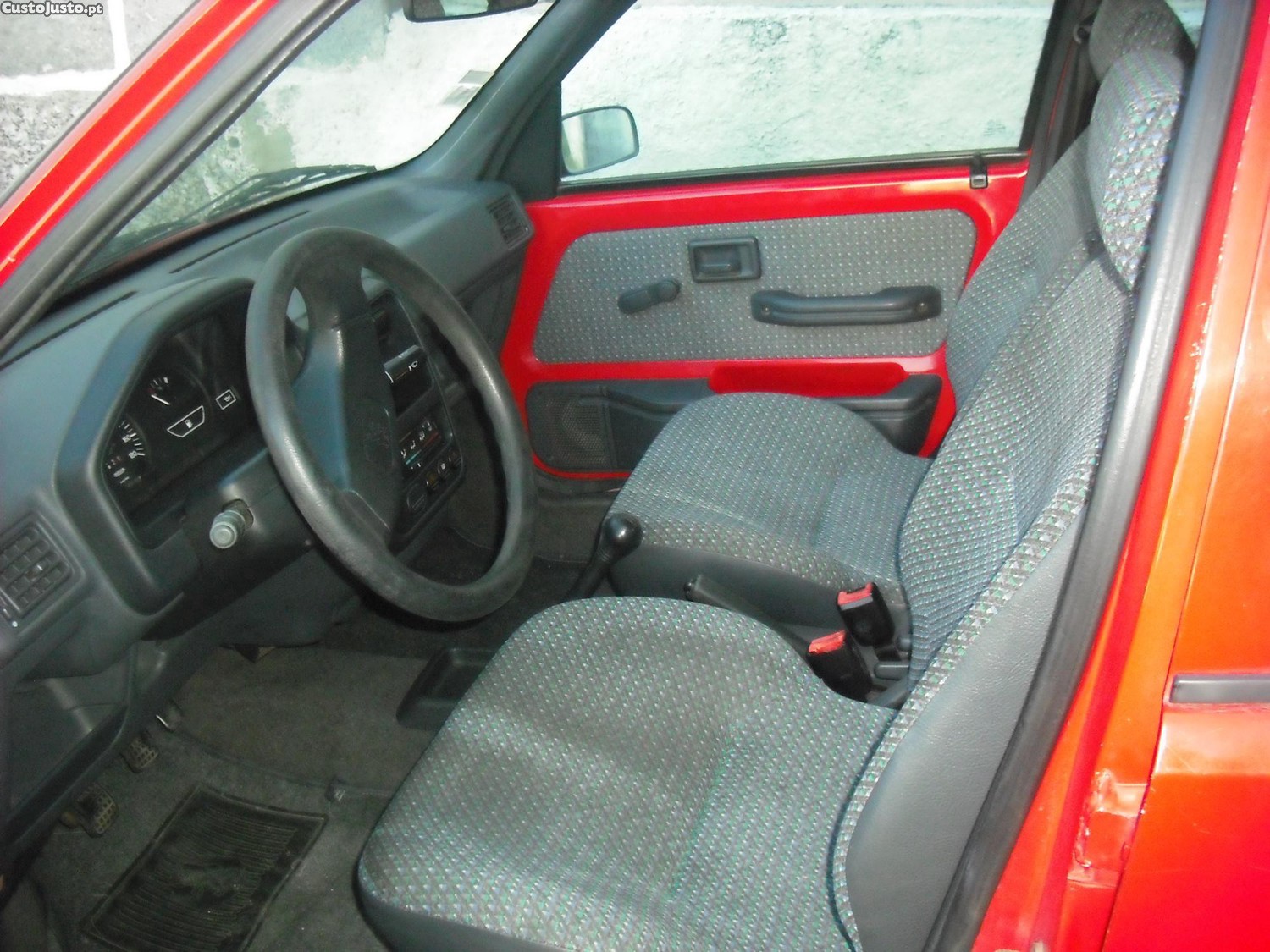 Peugeot 106 4 PORTAS - 93 — photo 4