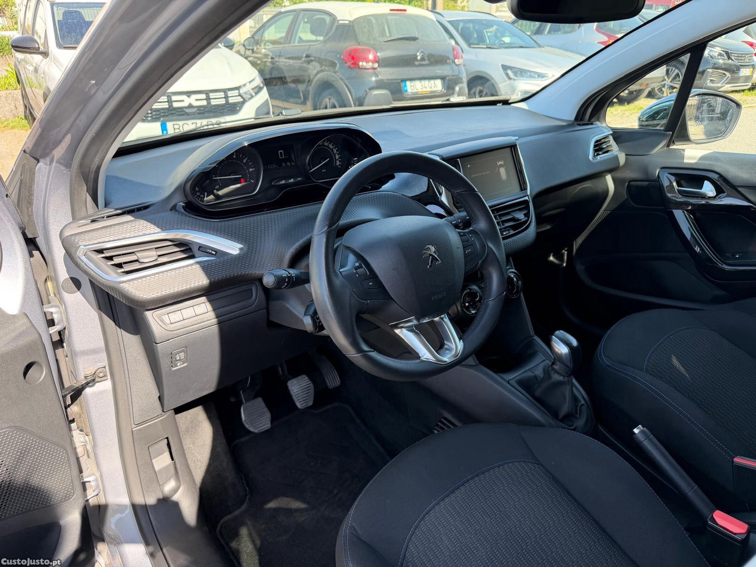 Peugeot 208 1.2 PureTech Signature — fotografia 18