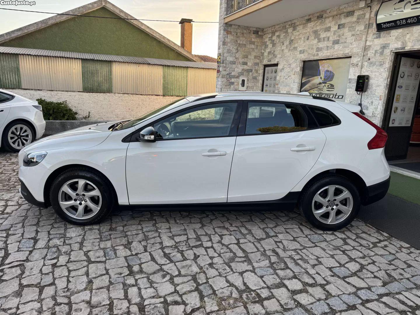 Volvo V40 1.6 d2 momentum — photo 4