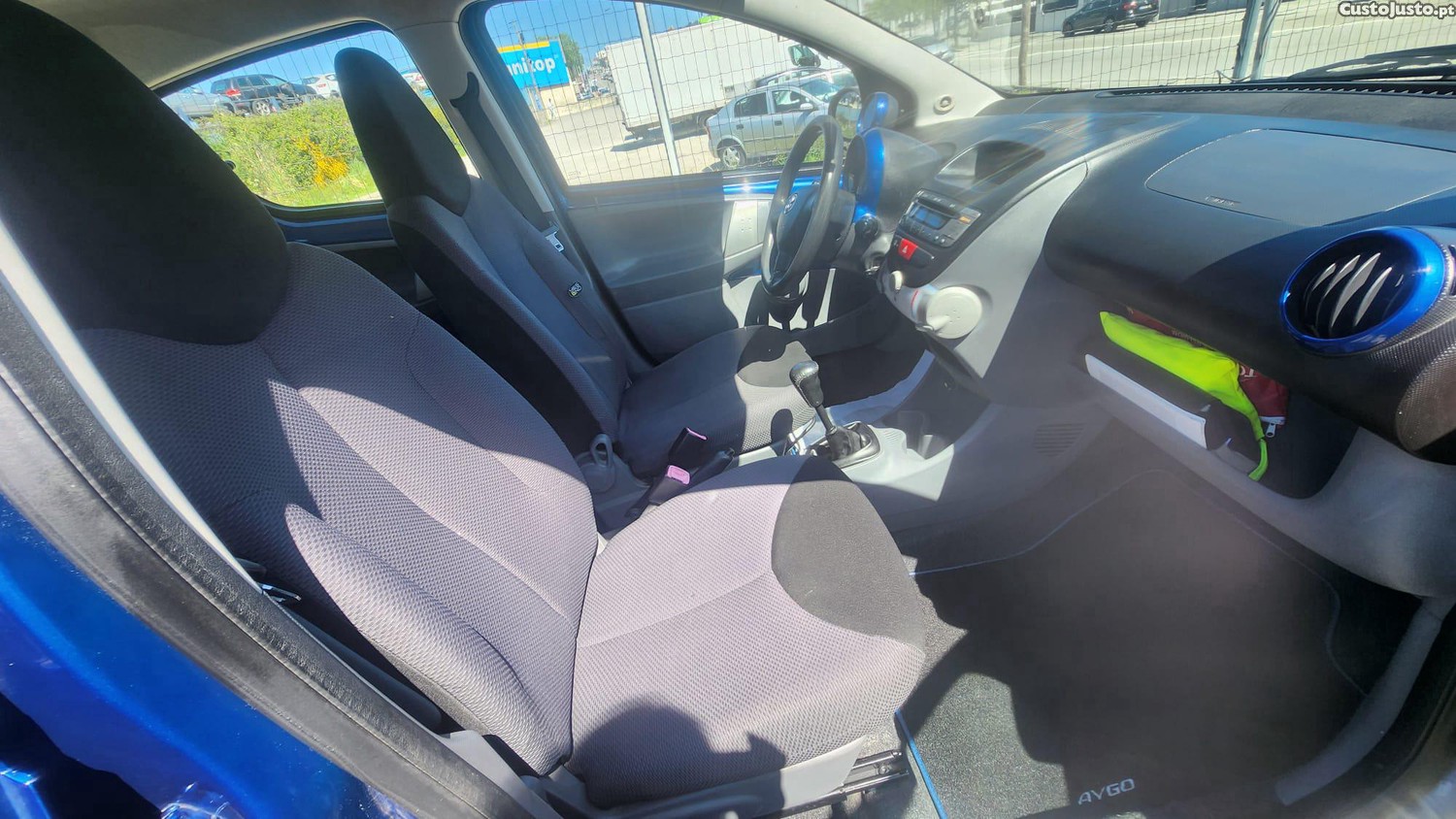 Toyota Aygo 1.4 HDI — fotografia 4