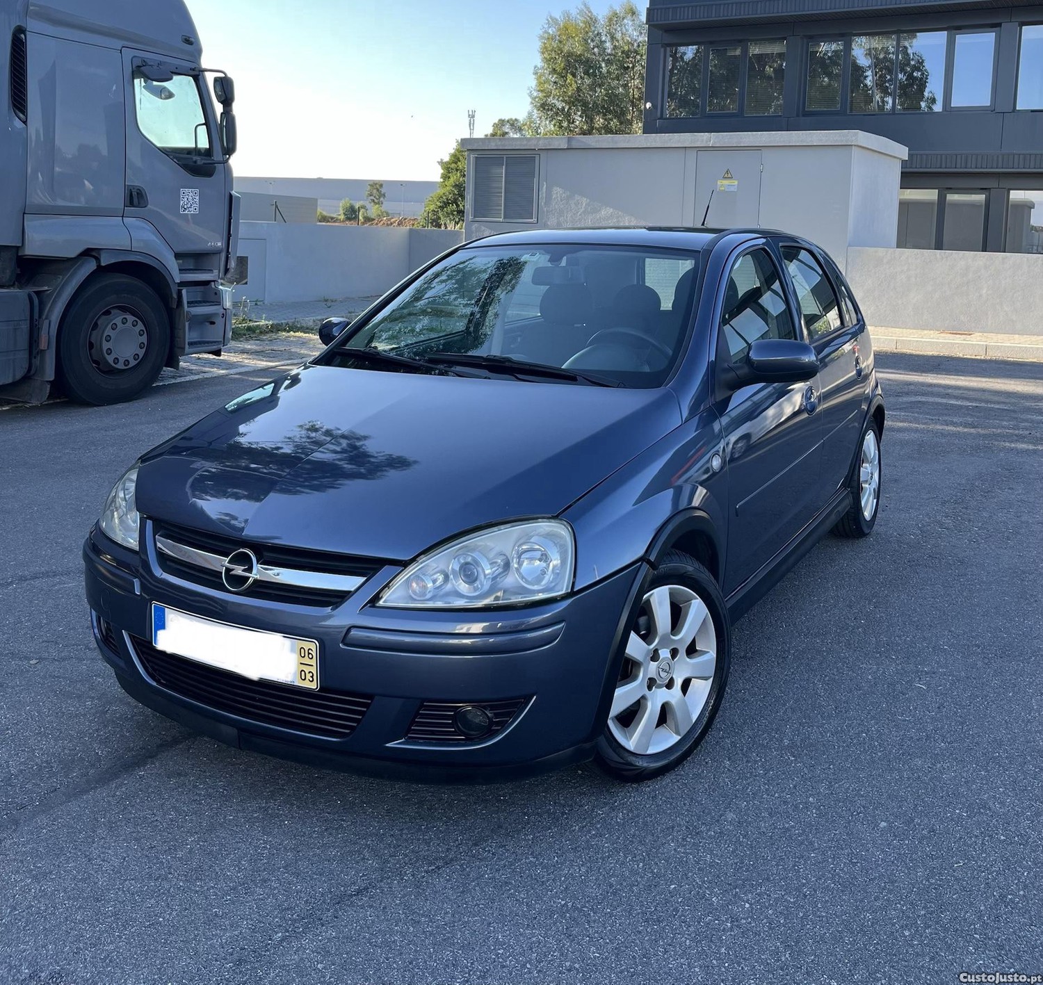 Opel Corsa 1.2i TwinPort — fotografia 2